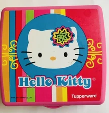 Hello Kitty Tupperware sandwich holder Sanrio dates 2010 Flip Top Pink Lunch