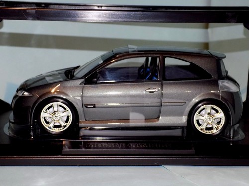 NOREV - RENAULT MEGANE VAMPIRE Grise - 1/18° - Réf 185101