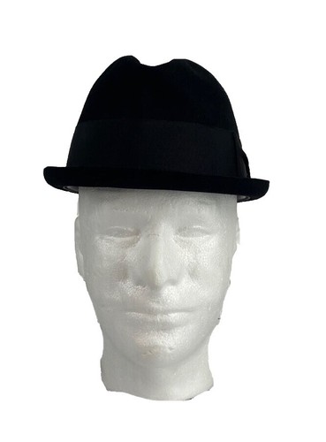 Vintage 1940s black velveteen beaded leaf￼hat Made In  display picture 3
