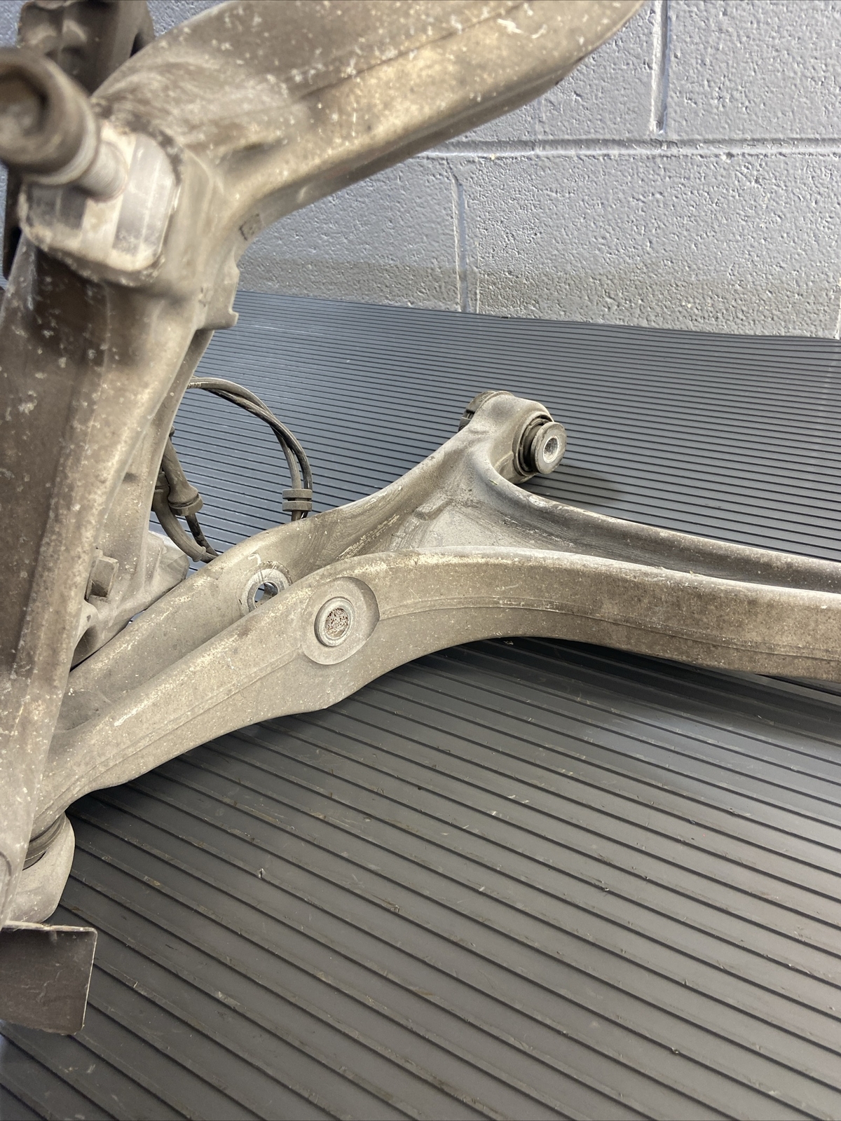 2017-2020 Maserati Levante Front Right Knuckle Spindle Control Arm OEM