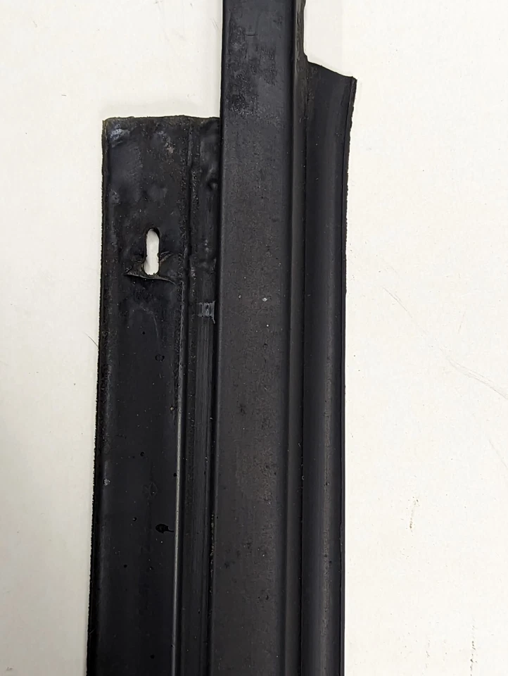 Dodge Shadow Plymouth Sundance puerta embellecedor sello barrido 5261685 Foto 3 de 4