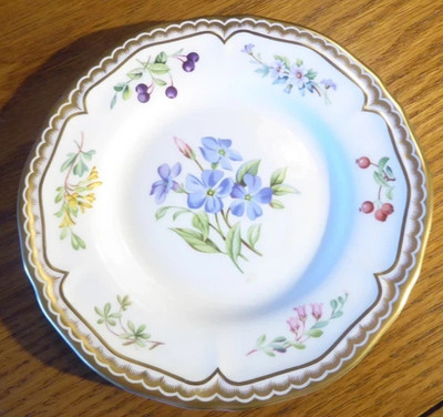Royal Worcester China, Bread Side Plate Sandringham Pattern  6 1/2 ''