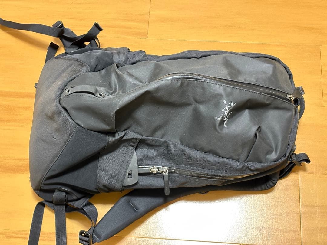 Arc'teryx Arro 22 Backpack Black Stealth NWT Zip Logo JAPAN thumbnail 4