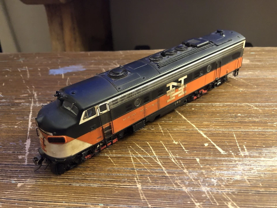 Rapido Ho Scale FL9 Diesel Train  - Image 2 of 4