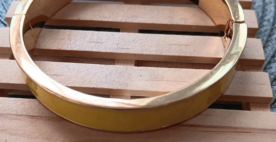 Pulsera Bisagra TALBOTS Amarillo Limón, Tono Dorado 2 5" A Través Foto 2 de 4