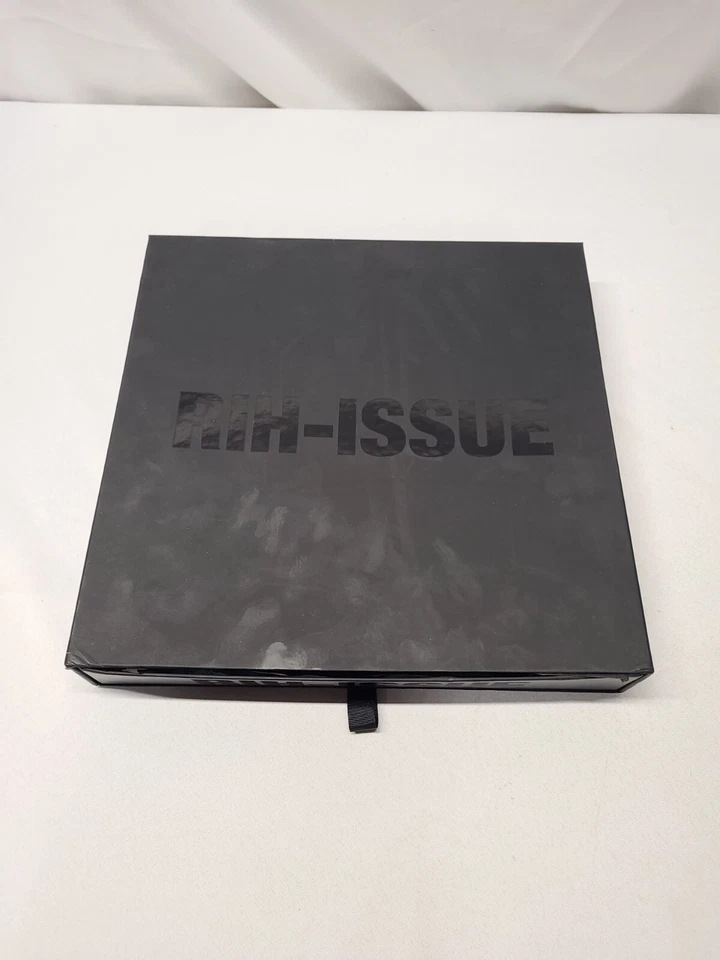 Rihanna A Girl Like Me Rih-Issue Sea Glass Translucent Vinyl 2LP T-Shirt Small Foto 2 de 4