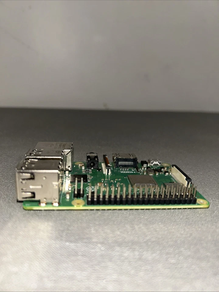 Raspberry Pi 3 Model B (1GB RAM) Single Board Desktop - Image 3 of 3