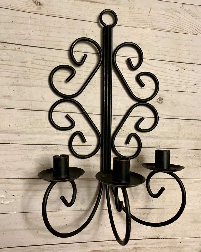 Hermoso Aplique de Pared Tres Velas de Hierro Forjado Campo Francés Pergamino Negro De Colección Foto 3 de 4