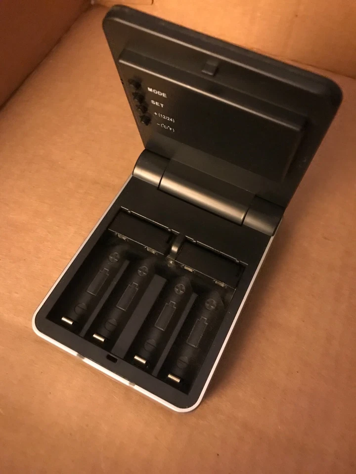 Lenmar R2G802U AC/DC AAA AA Battery Charger R2G 2 Hour Charger w/ USB Power - Image 3 of 4