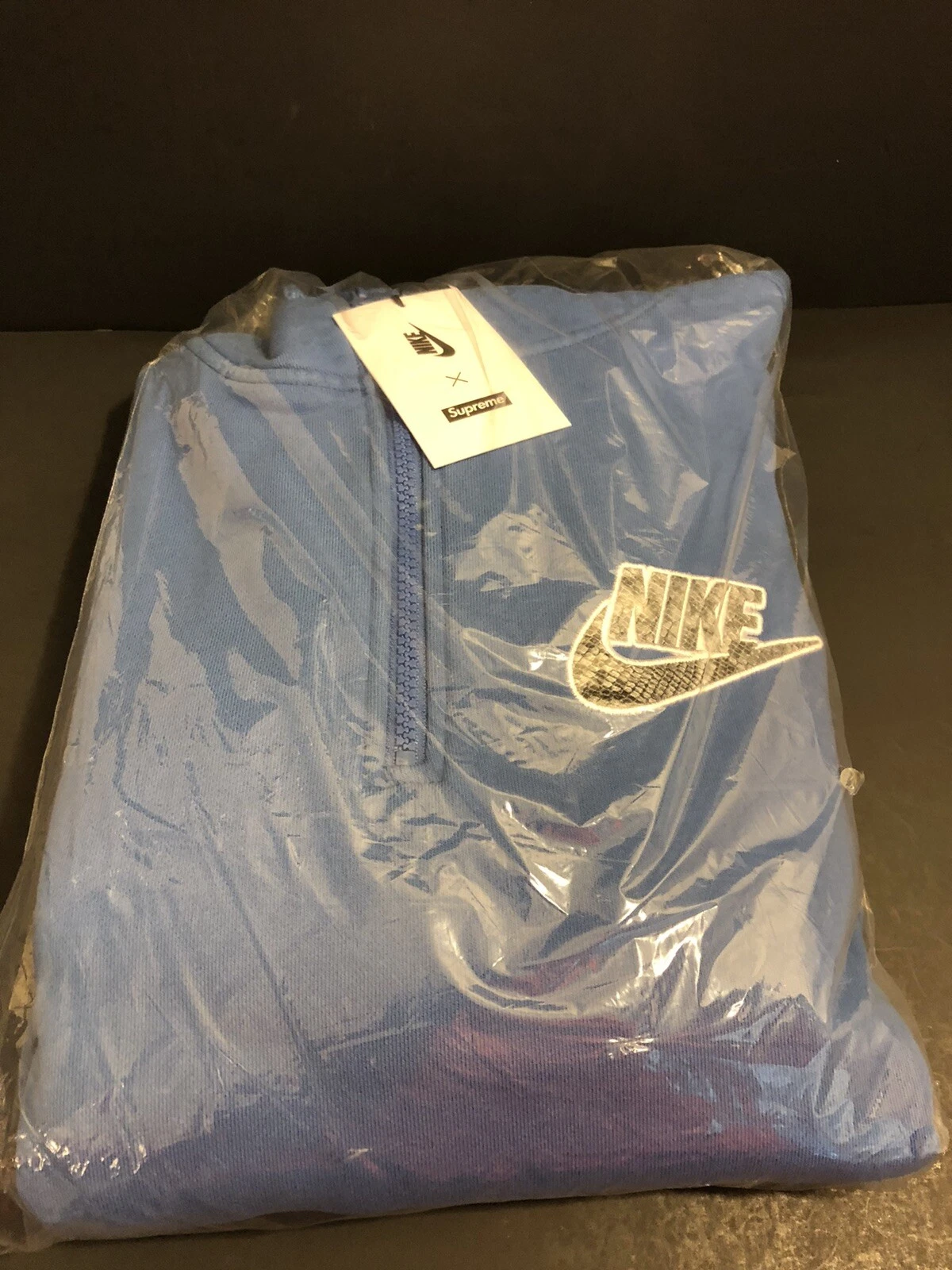 Sweat shirt à capuche demi zippé Supreme SS21 Nike logo peau de serpent   taille grande