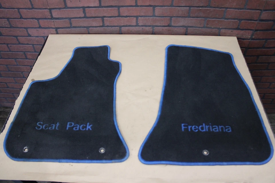 Juego de 4 alfombrillas alfombrillas delanteras traseras Dodge Charger Scat Pack 2018-2023 Foto 2 de 4
