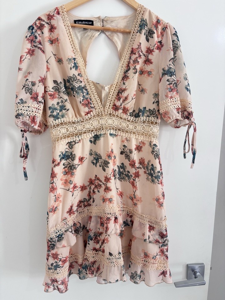 Eilly Bazar Boho Floral Mini Dress L Crochet Lace Keyhole Open Back Puff Sleeve