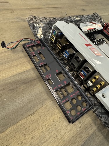 GIGABYTE GA-Z170X-GAMING 7 ATX Motherboard *FOR PARTS ONLY - NOT WORKING - READ! - Afbeelding 2 van 3