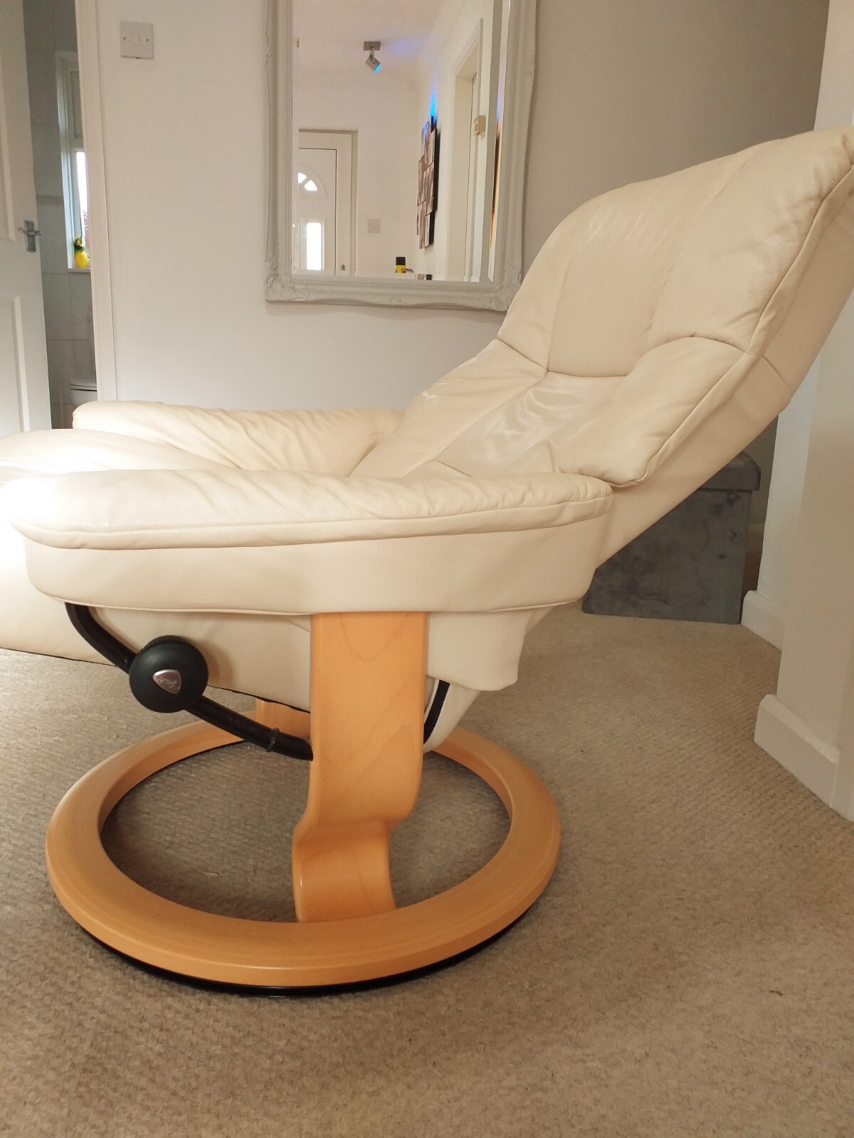 Ekornes Stressless Cream Leather Swivel Recliner Chair & Tilting