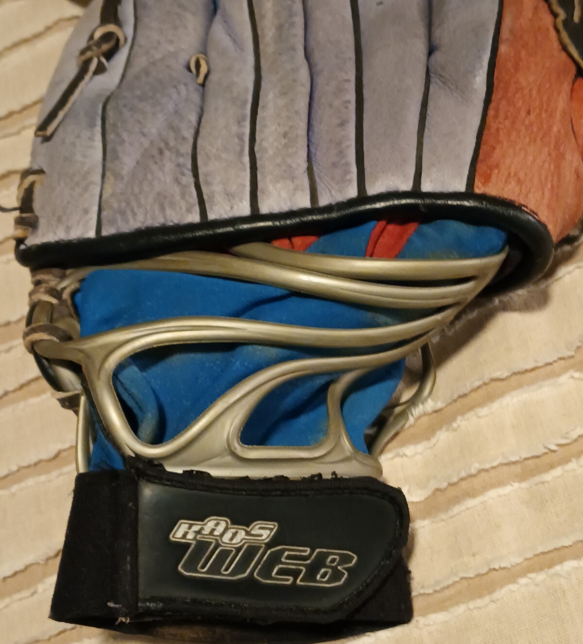 Nike KAOS Web-1200 12&rdquo; Red White Blue & Black Baseball Softball Glove Right Thro
