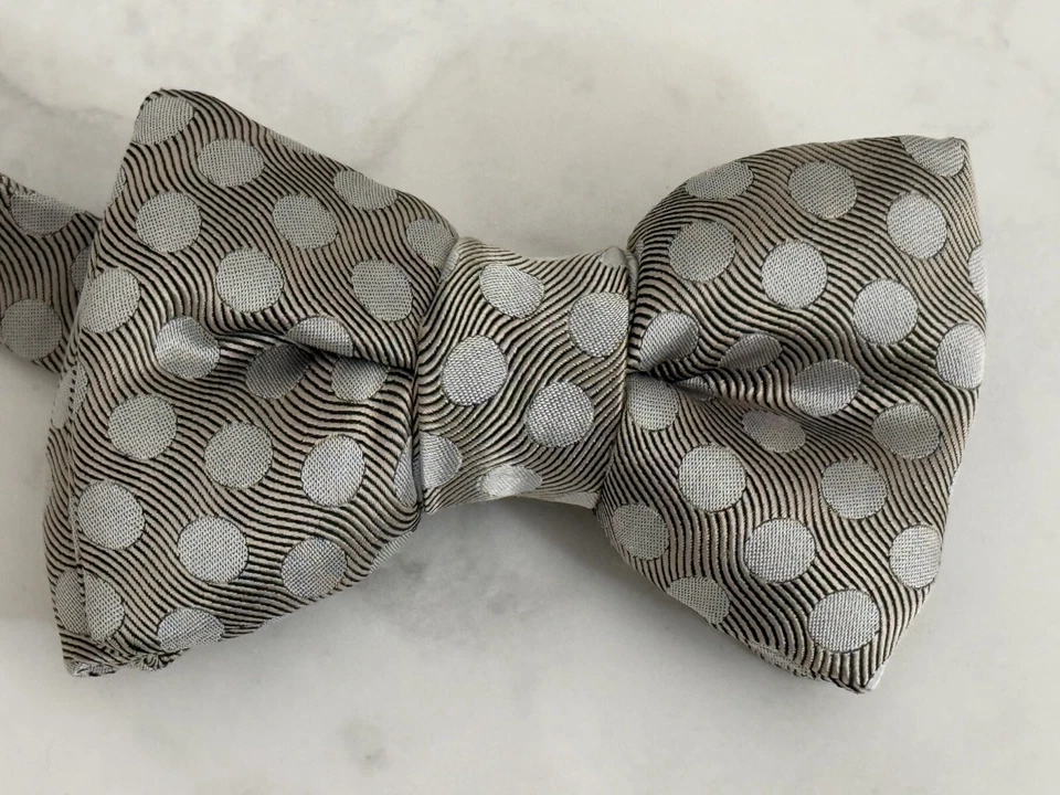 Шелковый галстук-бабочка Tom Ford в горошек бежевый предварительно завязанный сделано в Италии - Изображение 4 из 4