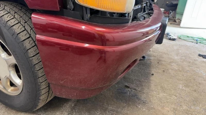 (LOCAL PICKUP ONLY) 01 02 03 04 05 06 GMC YUKON Front Bumper Assy. Foto 3 de 3