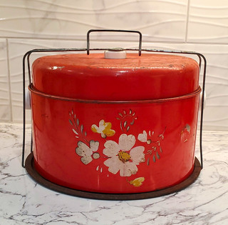 Vintage MCM 4 Piece Tin Metal Cake & Pie Pan Red W/white Floral Design With Lid