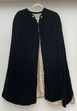 Antik viktorianisch schwarz Baumwolle Samt Seide gefüttert Cape/Umhang mit Schmuckknöpfen