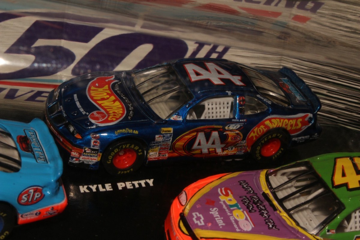 Hot Wheels Nascar Pro Racing, Father's Day Edition 1999 Petty