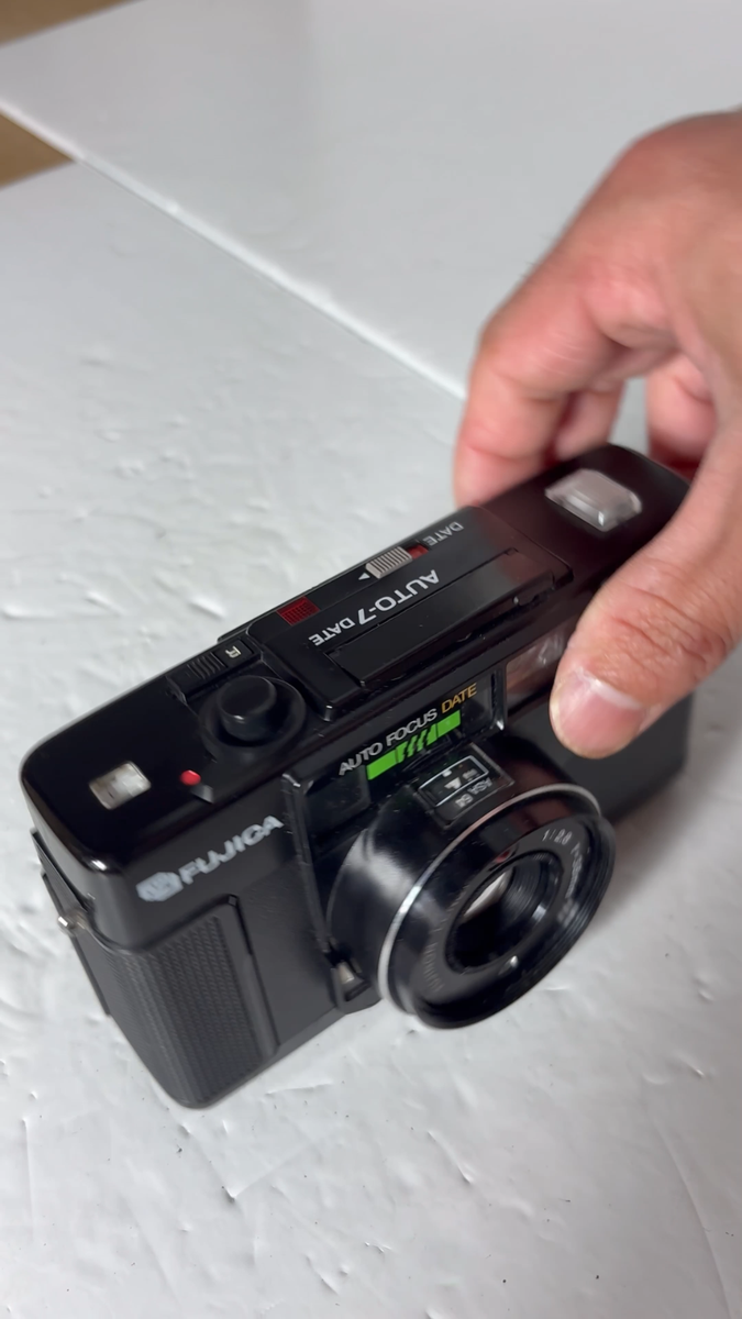 NEAR MINT] Fuji Fujica Auto-7 Date Point Shoot 35mm Film Camera