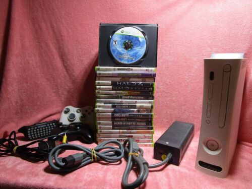 Xbox 360 White Console Bundle with Wireless 2 Controlers/chatpad and 19 Games - Picture 1 of 21