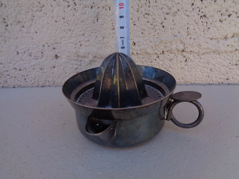 Ancien petit Presse agrume en Métal Argenté - Photo 2/4