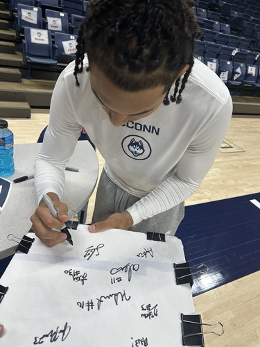 2025 UCONN HUSKIES TEAM signed autographed #11 BASKETBALL JERSEY FINAL FOUR - Picture 13 of 16