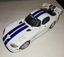Maisto Dodge Viper GTSR GT2 1/18 Scale Diecast Car White with Blue Stripes READ