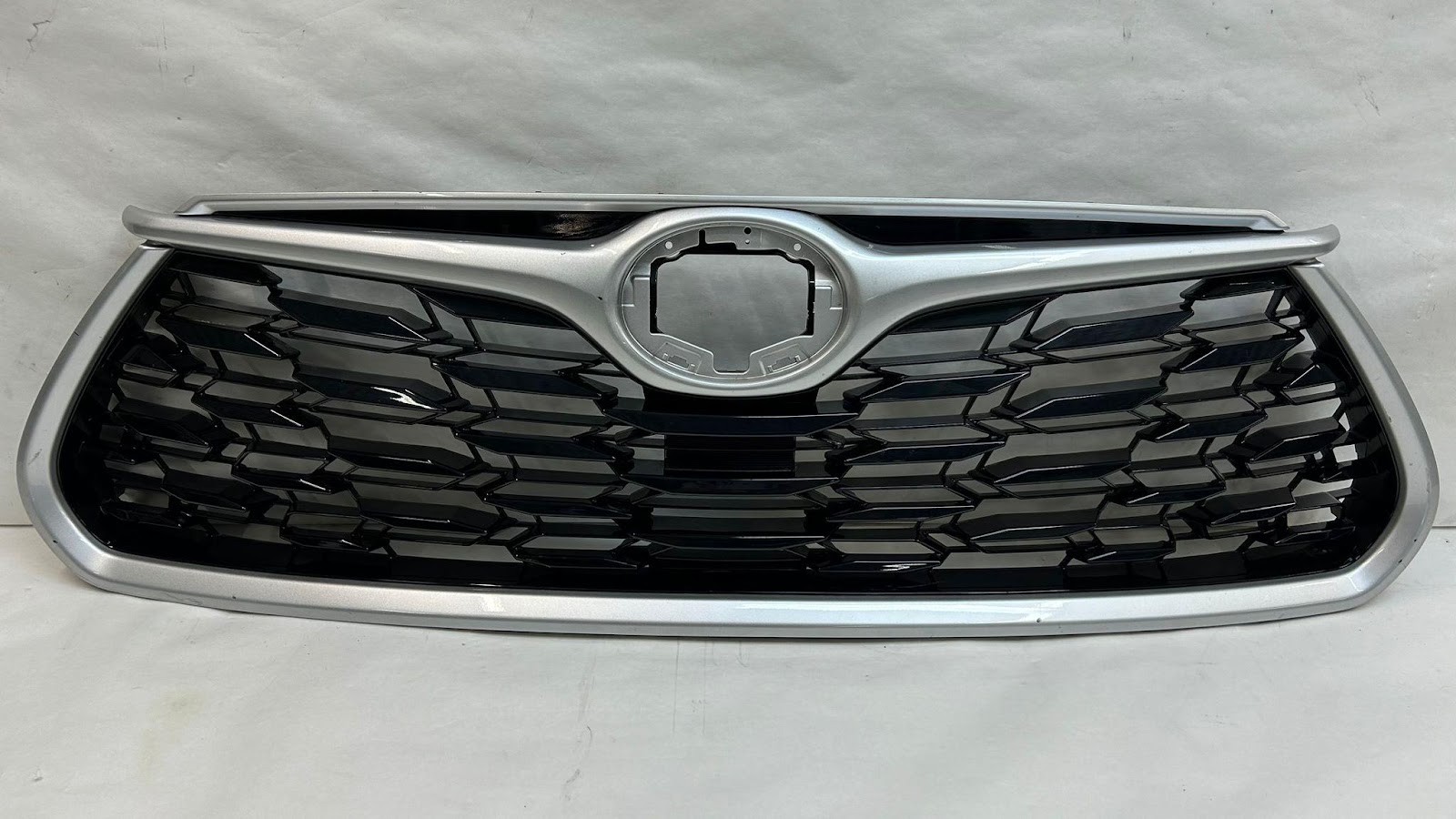Toyota Highlander Upper Grill 2020 2021 2022 2023 Silver Surround Grille OEM