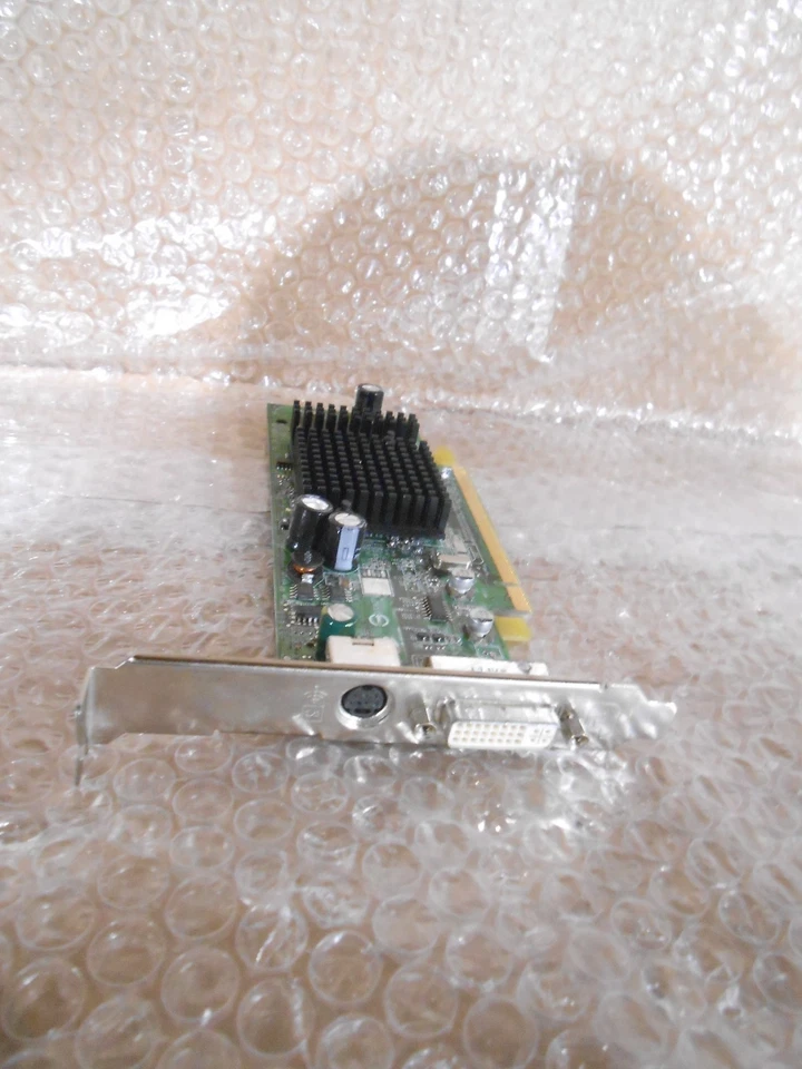 Dell ATI Radeon X300 SE 0J3887 Video Card 64MB PCIe DVI S-Video - Image 3 of 4