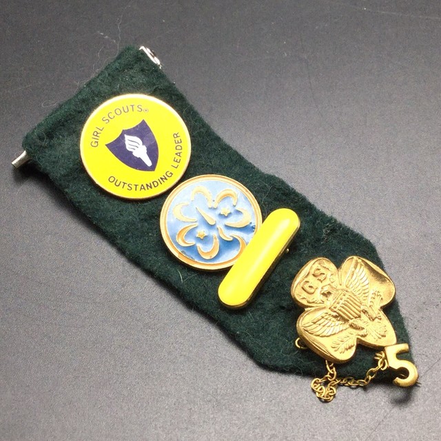 4 Girl Scout Leader Pins on Felt 5 Year Wold Trefoil Outstanding