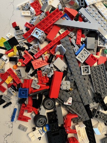 LEGO Speed Champions #75876 Porsche 919 Hybrid 917K Pit Lane Minifigures 99.5% - Picture 3 of 6