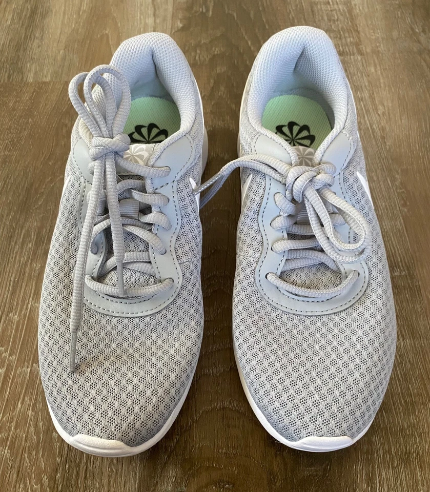 NIKE Tanjun Athletic Running Shoes~Wolf Grey~Women's Size 6.5~NEW with no box~ - Image 3 of 4