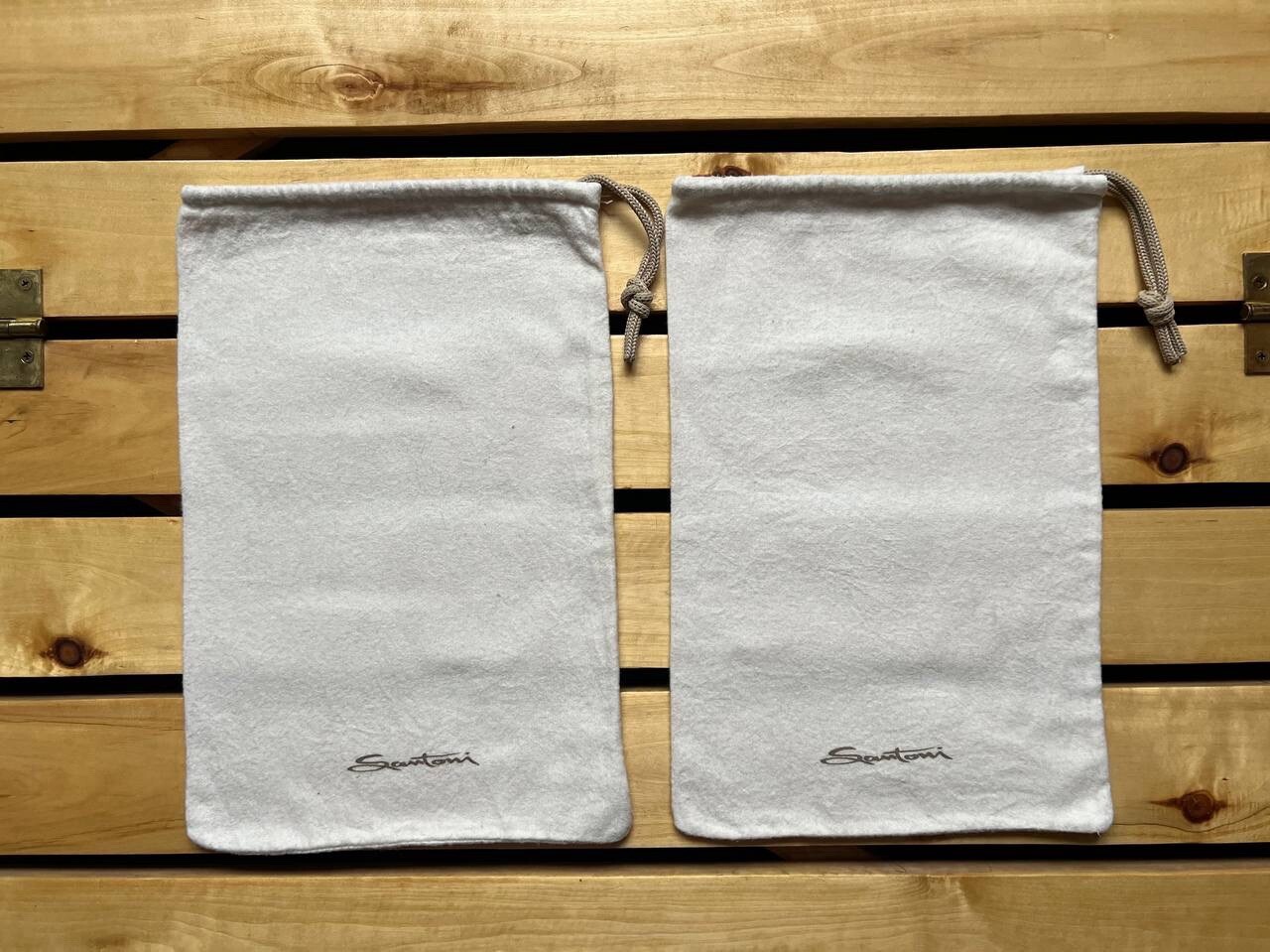 SAINT LAURENT Sacchetti antipolvere per scarpe Santoni grigi con logo Made in Italy