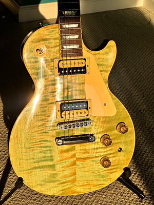 Gibson Les Paul Classic (2015) 100th Birthday Edition with Gibson hard case.