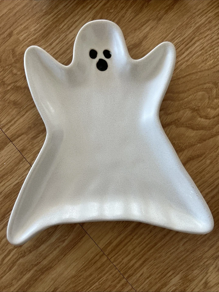 Juego de 4 platos de aperitivo de gres Pottery Barn Halloween Gus the Ghost Foto 2 de 4
