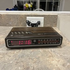 GE 7-4612B AM FM Digital Alarm Clock Radio Battery Backup Wood Grain WORKS Clean