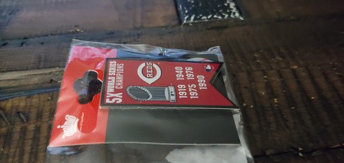 Cincinnati Reds 5X World Series Champions Pennant Souvenir Pin Aminco, NEW! - Picture 10 of 10