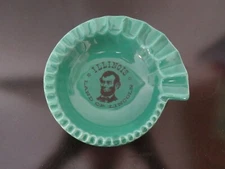 VINTAGE USA GREEN POTTERY ASHTRAY ILLINOIS LAND OF LINCOLN SOUVENIR #3499 MINT