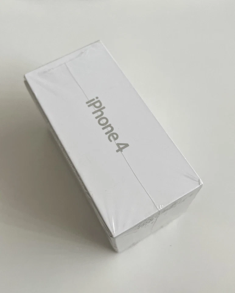 New Sealed Old Stock Apple iPhone 4 8gb 4th Generation White UK Model Rare iOS 6 - Image 3 of 4