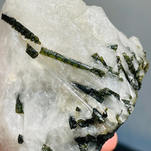 385g Rare Large Natural Green Tourmaline Gemstone Quartz Crystal Mineral Healing - Picture 9 of 18