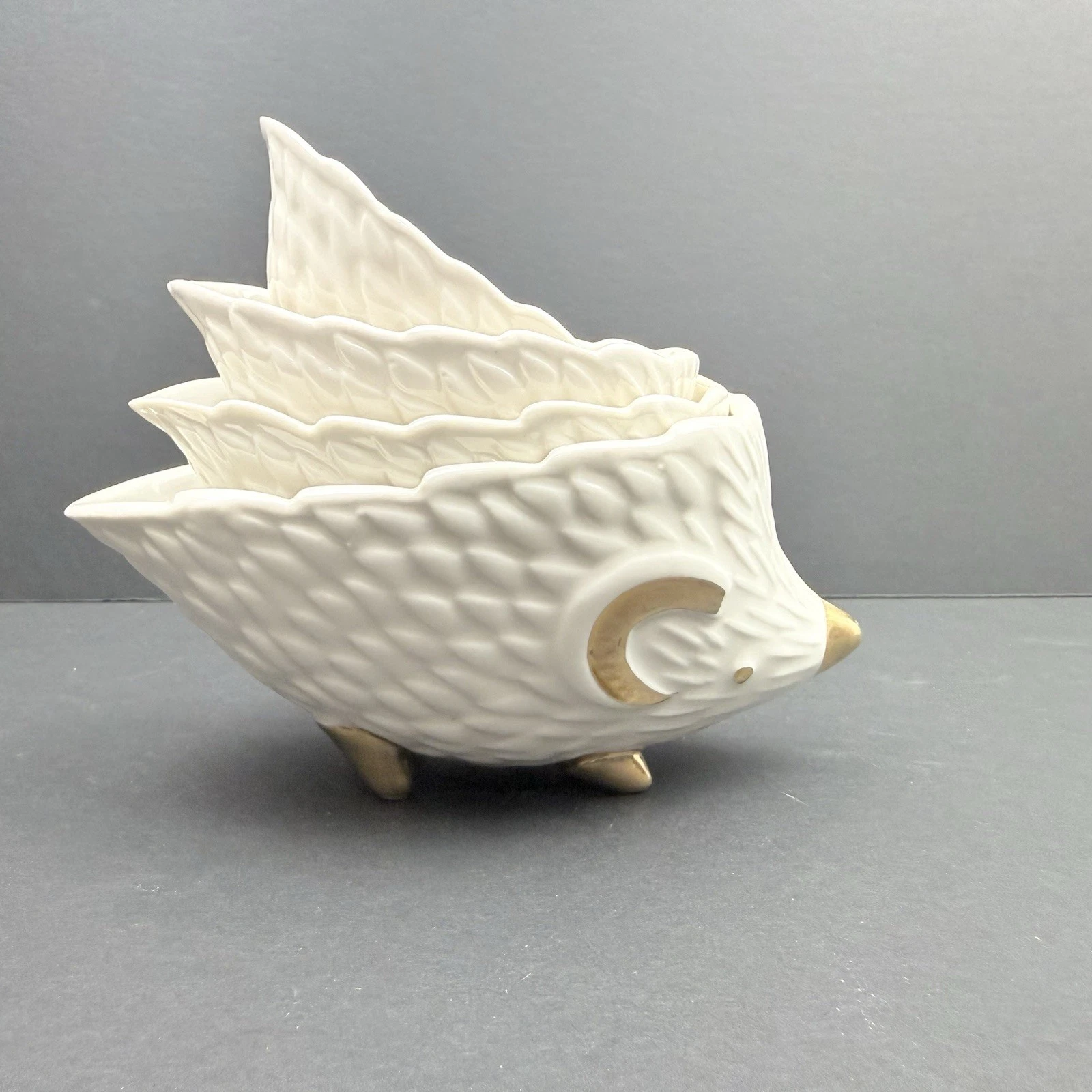 Anthropologie Hedgehog Measuring Cups Stackable Nesting Ceramic White & Gold