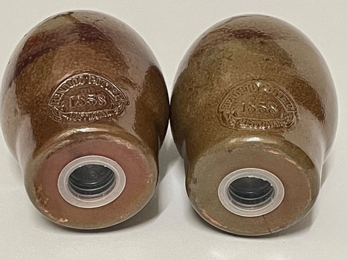 Vintage Bendigo Pottery Salt & Pepper Shakers Set - Australian Made - Picture 9 of 9