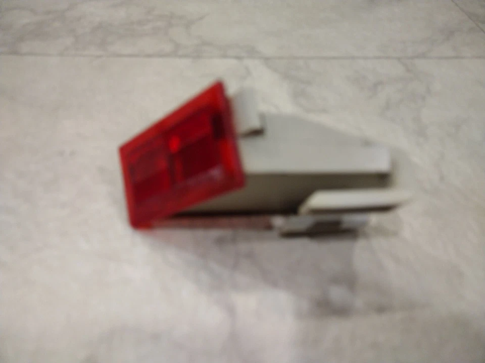 ¡Bonito! Luz de advertencia roja para puerta trasera derecha Volvo 850 93-97 OEM   Foto 2 de 4