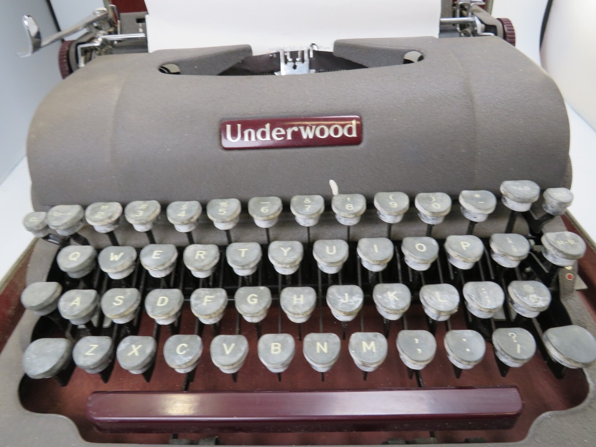 Underwood Vintage Portable Finger Flite Champion Typewriter