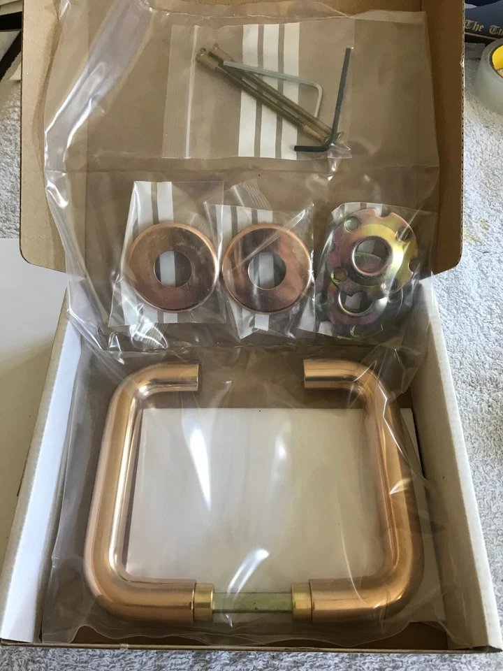 DOOR HANDLES ON ROSE NOT CHEAP ONES - Image 2 of 4