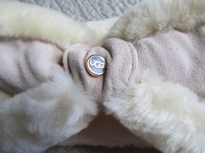 UGG Shearling and Suede bow Headband UGG Headband Carter Bow Shearling Suede Fresh Snow a Pale  main image 4