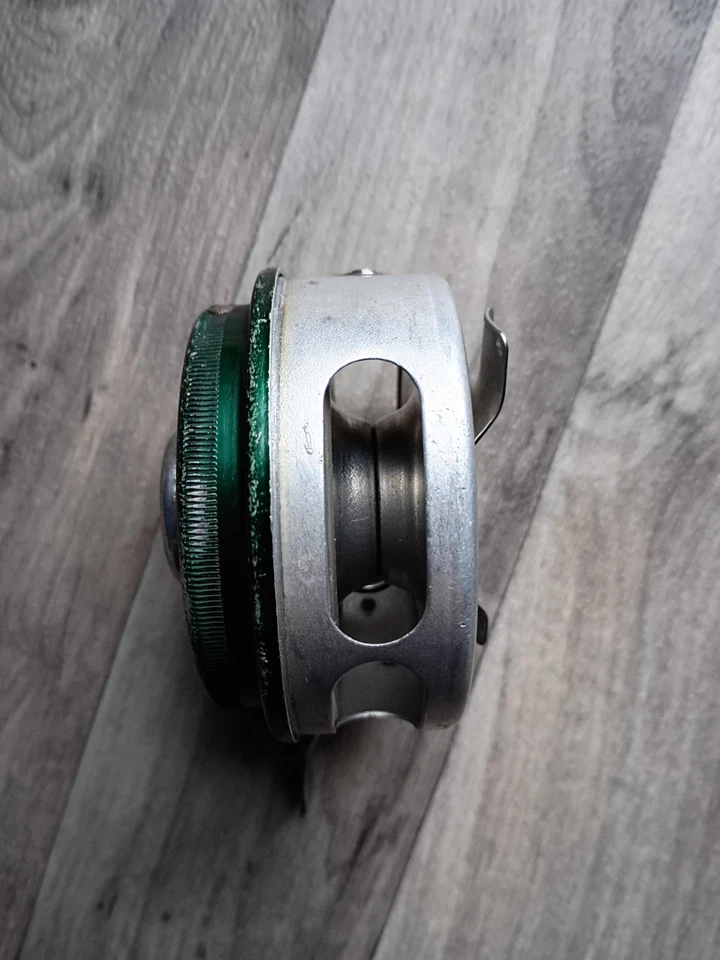 Vintage SHAKESPEARE OK AUTOMÁTICO N°. Molinete de pesca com mosca 1821 MODELO GD feito nos EUA - Imagem 3 de 4