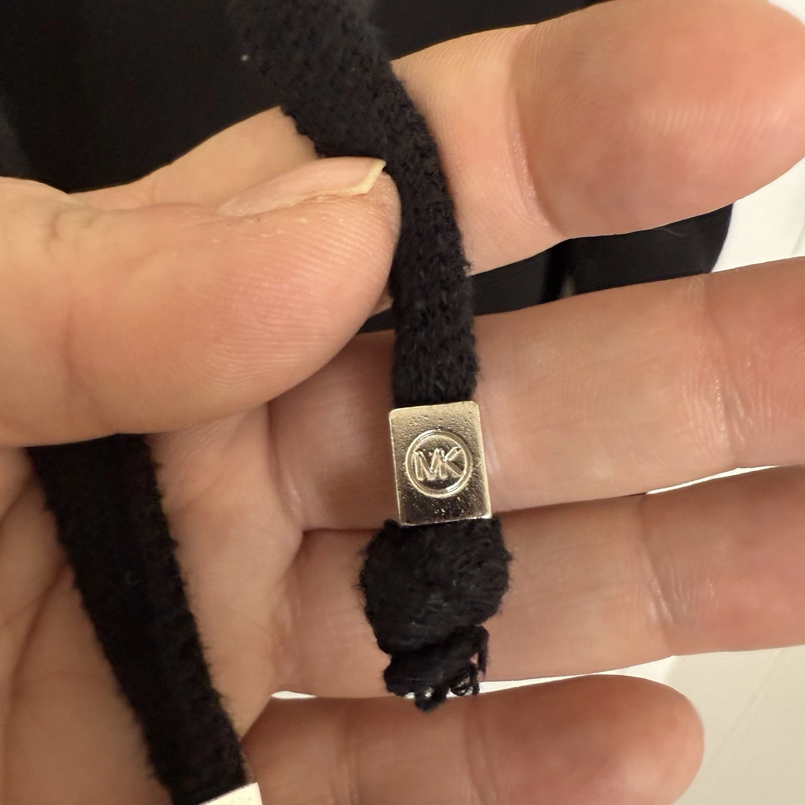 Maglione Michael Kors nero alto basso stringato davanti con cappuccio 1x logo gemma